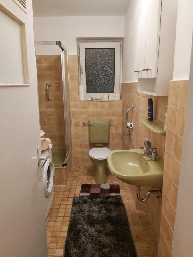 Appartement 1 Zimmerwohnung Mit Kueche, Balkon Und Badezimmer In Apartmen Düsseldorf